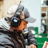 WOLF Headset Pro Kapselgehörschutz mit Bluetooth, DAB+ und FM